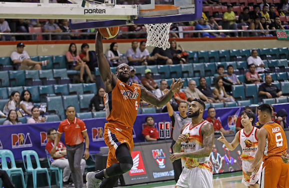 COMEBACK. Allen Durham leads the Meralco Bolts to a comeback win over the Phoenix Fuel Masters. Photo courtesy of the PBA media group  