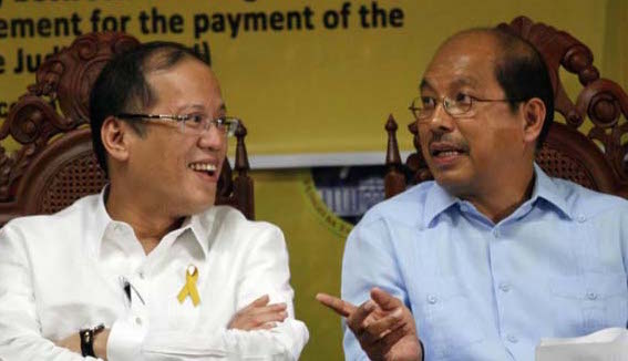 'BIG LIE.' Campaign manager Butch Abad (right) denies any association with SCL during the campaign of former president Benigno Aquino III (left). File photo from Malacañang  