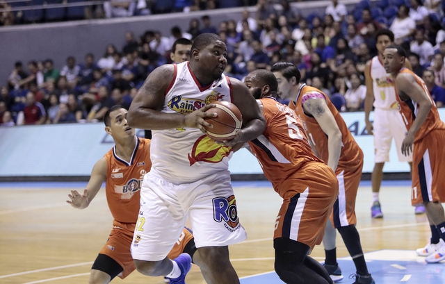 AT THE TOP. Reggie Johnson and the Rain or Shine Elasto Painters are already assured of the top seed heading into the playoffs of the 2018 PBA Commissioner's Cup. Photo from PBA Images 