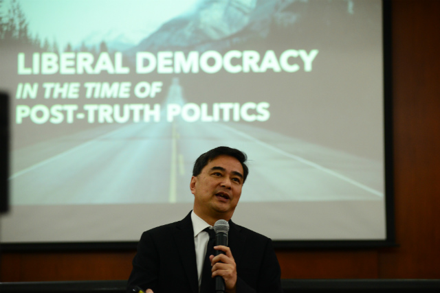 DRUG WAR. Former Thai prime minister Abhisit Vejjajiva delivers a lecture on liberal democracy and post-truth politics at the Ateneo Professional Schools in Makati City on October 18, 2017. Photo by Maria Tan/Rappler