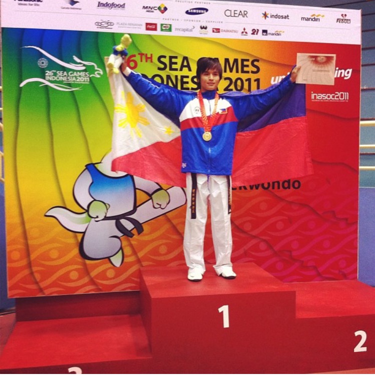 HONOR. Japoy brings pride to the Philippines with a Gold medal during the 2011 SEA Games 