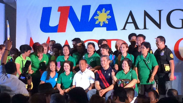 LOCAL PARTY. Vice President Jejomar Binay takes oath as an adopted member of Partido Magdalo, Cavite's largest political party. Rappler file photo by Miriam Grace Go