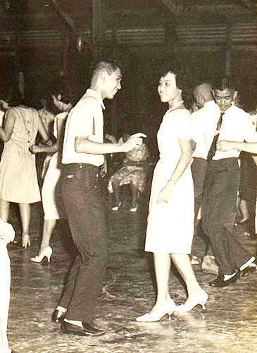 DATING. Sen. Miriam Santiago dances with a young man. Photo from the Senator's Official Facebook account. 