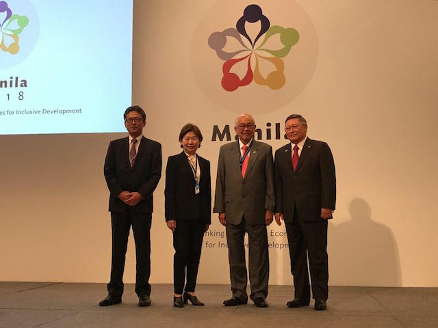 HOSTS. Philippine officials and businessmen encourage investors to come to Manila. Photo by Rappler