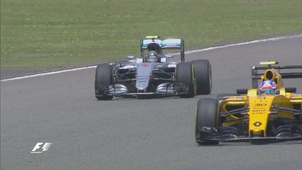 Nico Rosberg menjadi yang tercepat di sesi latihan pertama GP China, pada 15 April 2016. Foto dari Twitter/@F1 