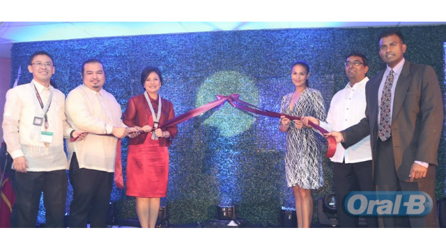 PARTNERS. Oral-B brand ambassador Ms. Iza Calzado (4th from left) graced the unveiling of the Smile Pilipinas campaign logo.  With her are (from left) Dr. Vicente Medina, chairman of the board of Smile Pilipinas Development Foundation, Inc.; JP de la Vega, vice chair of Smile Pilipinas; Dr. Jocelyn Tan, president and CEO of Smile Pilipinas; Mr. Shankar Viswanathan, general manager of Procter & Gamble Philippines; and Mr. Suranjan Magesvaran, Procter & Gamble vice president, Home Products, Power and Oral Care, Procter & Gamble Asia.  