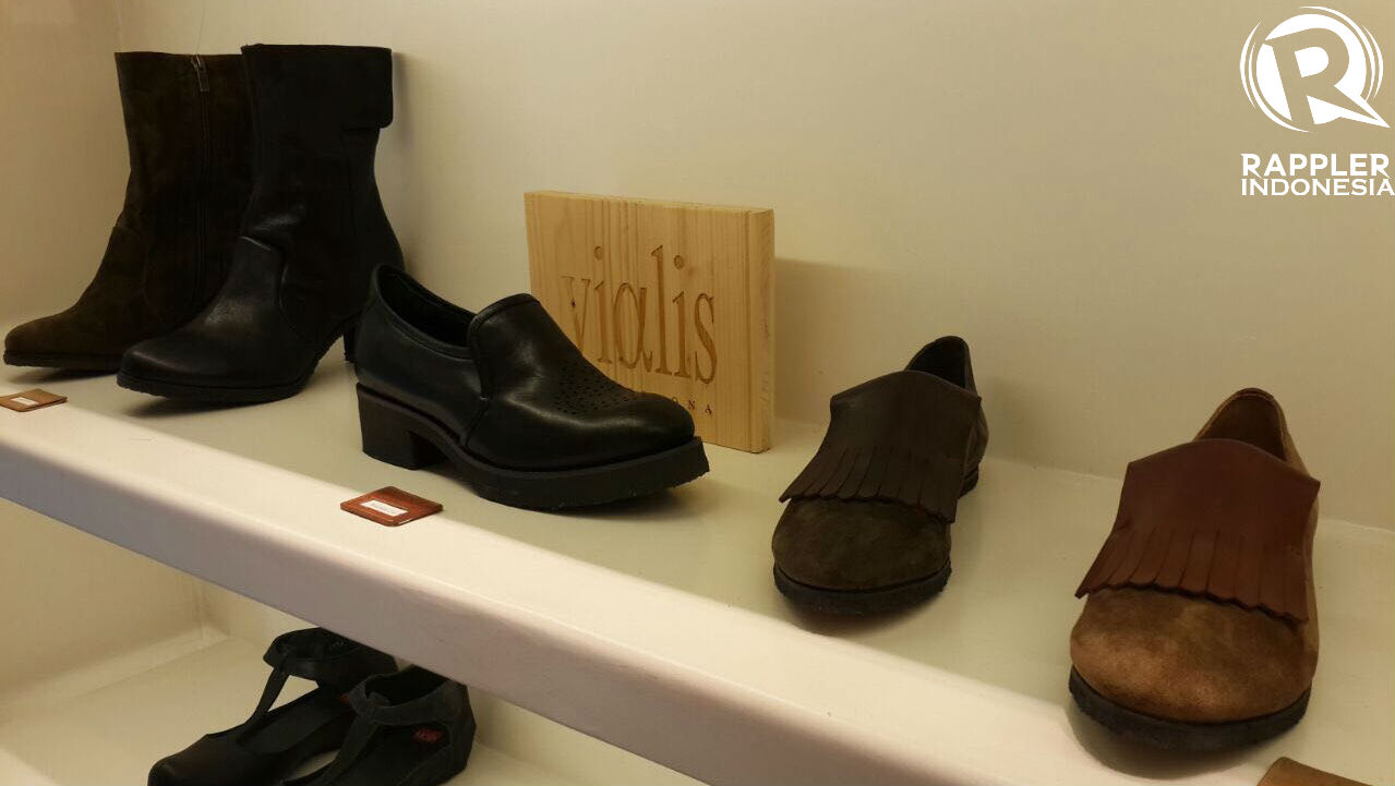 Vialis, salah satu merek asli Spanyol yang sangat populer dan menjadi pilihan sepatu sehari-hari. Foto oleh Uni Lubis/Rappler 