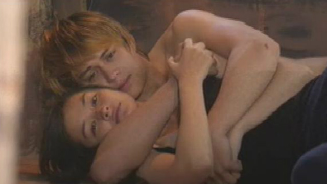 UNTIL TONIGHT. Xander (Enrique Gil) and Agnes (Liza Soberano) refuse to let go. Screengrab from ABS-CBN