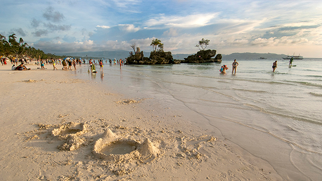 THE BEST. Boracay's White Beach named among the best in Asia in the 2019 Trip Advisor list. Photo by Angie de Silva/Rappler 