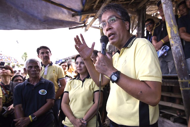OPEN TO SCRUTINY. Administration standard-bearer Manuel 'Mar' Roxas II says his records are open to scrutiny. Photo from Mar Roxas' Twitter account 