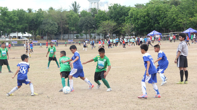 FRIENDLY COMPETITION. The delegates compete with teams from the National Capital Region. Photo from the Philippine Marines