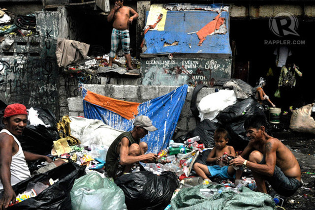 POVERTY RATE. Self-rated poverty among Filipino families declines in December 2018. File photo by LeAnne Jazul/Rappler 