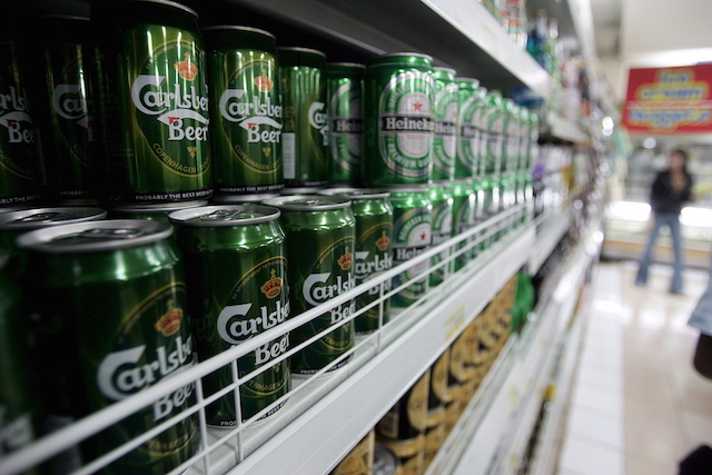 PROHIBITION. Minimarkets and other small stores in Indonesia can no longer sell beer starting April 16, 2015. File photo by EPA 