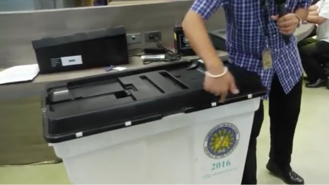 BALLOT BOX. Make sure the ballot box is empty before you put the VCM over it. Rappler photo  