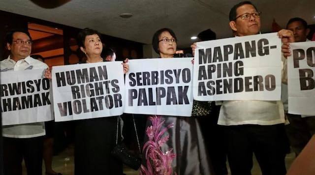 LIGHTNING PROTEST. Militant lawmakers are able to get past security and stage a protest inside the Plenary Hall.  