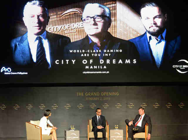 PARTNERS. Australian billionaire and Melco chairman James Packer (right) with his co-chairman Lawrence Ho (center) during a press conference on the opening of the City of Dreams mega-casino in Manila on February 2, 2015. File photo by Ted Aljibe / Agence France-Presse  