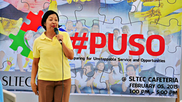 VOLUNTEER. Maria Fatima Lorenzo shares her experiences as a volunteer to the participants of #PUSO. All photos by Jasmin Salazar  