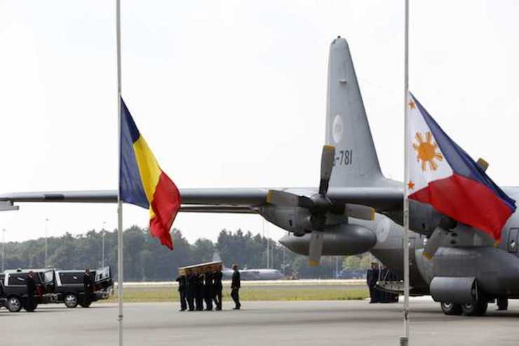 SOLEMN ARRIVAL. Soldiers carry coffins with the remains of some of the victims of the MH17 plane crash, at Eindhoven military airport, Netherlands, 26 July 2014. Vincent Jannick/EPA