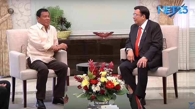 LONG CHAT. Then Davao City Mayor Rodrigo Duterte meets with Iglesia ni Cristo Executive Minister Eduardo Manalo on April 22, 2016. Screenshot from EagleNewsPH YouTube 