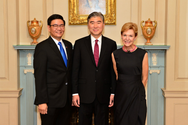 NEW US ENVOY. New US Ambassador to the Philippines Sung Kim, center, poses for a photo on November 3, 2016, with Philippine Charge d'Affaires to the US Patrick Chuasoto and State Department Counselor Kristie Kenney, also a former US ambassador to the Philippines. Photo courtesy of the US State Department   