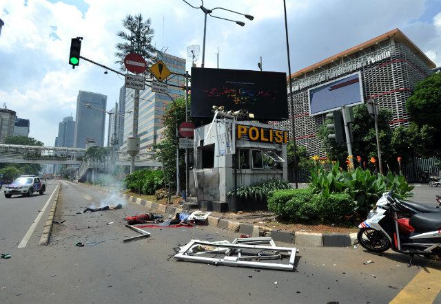 JAKARTA BLASTS. A general view shows the scene of a bomb blast at a police station in front of a shopping mall in Jakarta, Indonesia, on January 14, 2016. Photo by EPA  