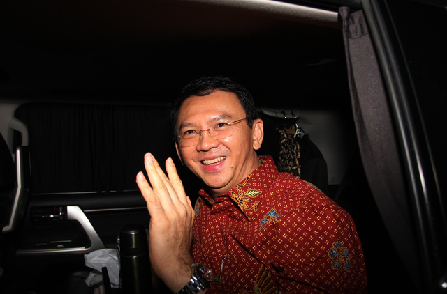 Gubernur DKI Jakarta, Basuki Tjahja Purnama (Ahok) sesaat setelah menjalani pemeriksaan oleh penyidik Direktorat Tindak Pidana Korupsi Bareskrim Polri di Jakarta, Kamis, 25 Februari. Foto oleh Reno Esnir/ANTARA 