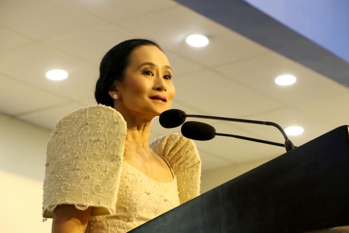 'EIGHT STEPS' Lisa Macuja-Elizalde delivering a commencement address at the Ateneo de Manila University, March 28, 2015. Image courtesy Ateneo de Manila University 