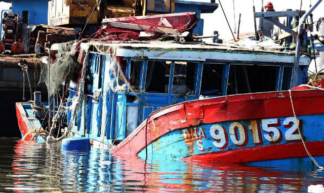 VIETNAMESE BOAT. This picture taken on June 2, 2014, shows the Vietnamese fishing boat DNA 90152, which was reportedly sunk by a Chinese ship, at a shipyard in the central coastal city of Danang. File photo by AFP 