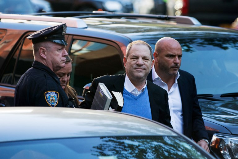 GIVES UP. Harvey Weinstein turns himself in to the New York Police Department's First Precinct after he is served with criminal charges by the Manhattan District Attorney's office on May 25, 2018 in New York City. Photo by Kevin Hagen/Getty Images/AFP 