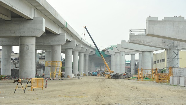 EARNINGS. Construction of the Cavite-Laguna Expressway. Photo from Metro Pacific Investments Corporation website  