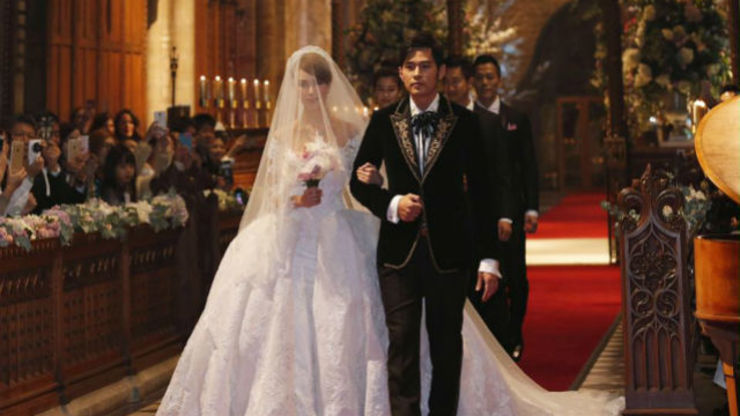 A HAPPY ENDING. Jay Chou and Hannah Quinlivan walk down the aisle as man and wife. Photos from Facebook/周杰倫 Jay Chou
