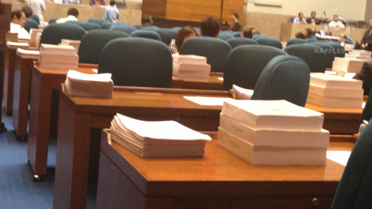 AMENDMENTS OR INSERTIONS. Proposed changes to the 2015 budget faces scrutiny. File photo by Rappler