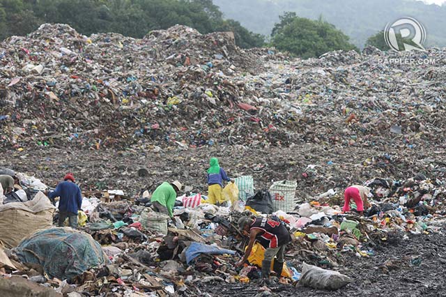 OPEN TO ELEMENTS. This is an open dump site in Olongapo, Zambales. Photo by Randy Datu/Rappler 