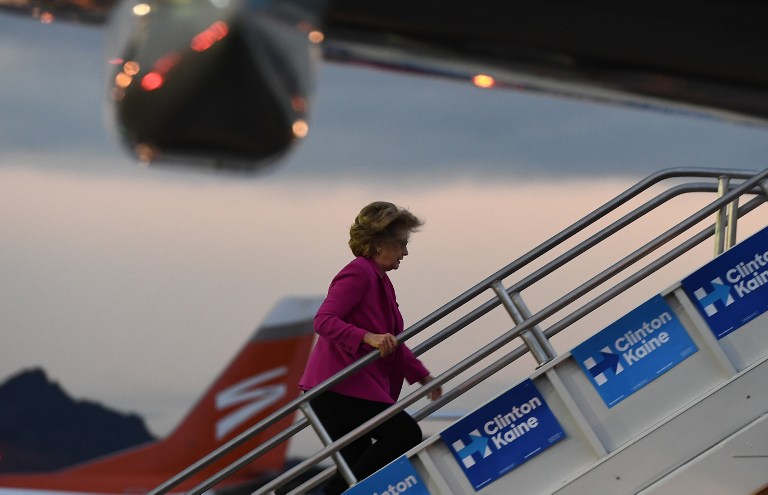 HEADING TO ARIZONA. US Democratic presidential nominee Hillary Clinton boards her campaign plane in Phoenix, Arizona, on November 3, 2016. Photo by Jewel Samad/AFP 