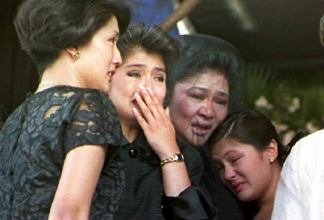 MARCOS FAMILY. Former first lady Imelda Marcos (2nd from the right) and her children weep on September 9, 1993, during a public eulogy for Ferdinand Marcos in Batac, Philippines. Photo by Romeo Gacad/AFP 