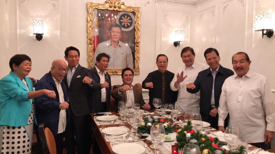 REUNION. Past and present press secretaries do the trademark pose of President Rodrigo Duterte during their reunion. Photo from Andanar's Facebook    