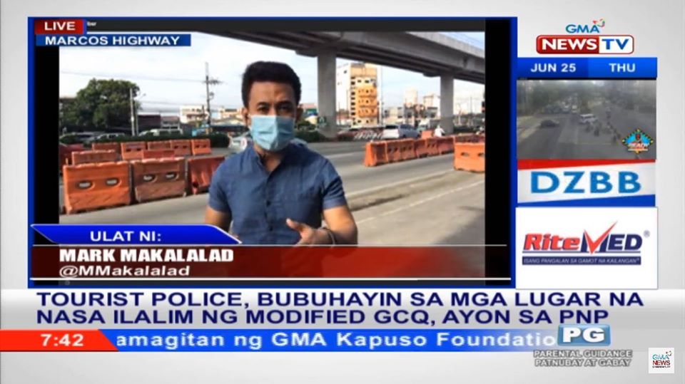 TRAFFIC REPORT. Journalist Mark Makalalad is intimidated by 4 cops after doing his traffic report along Marcos Highway in Marikina City. Screenshot courtesy of Makalalad 