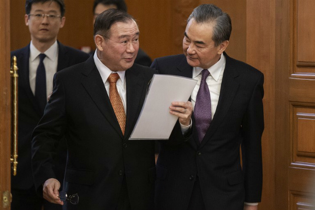 TOP DIPLOMATS. Philippine Foreign Secretary Teodoro Locsin Jr (L) and Chinese Foreign Minister Wang Yi (R) arrive for a press conference at the Diaoyutai State Guesthouse in Beijing on March 20, 2019. Photo by Nicolas Asfouri/AFP