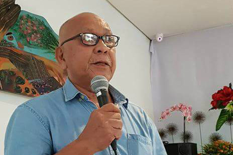 STARTING TENURE. Mayor-elect Ceciron Cawaling assumes the mayoral post in Malay, Aklan, despite an advisory by the Department of the Interior and Local Government. File photo from the DENR   