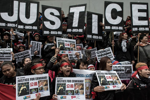 JUSTICE FOR ERWIANA. Demonstrators shout slogans during a march in January 2014 in support of Erwiana. Photo by Philippe Lopez/AFP 