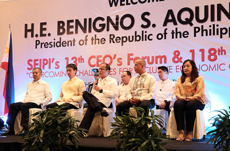 INVEST IN THE PEOPLE. President Benigno S. Aquino III expresses his views during the open forum in the 13th CEO Forum and 118th General Membership Meeting (GMM) of the Semiconductor and Electronics Industries in the Philippines (SEIPI) in Makati City on October 28, 2014. Photo by Benhur Arcayan / Malacañang Photo Bureau