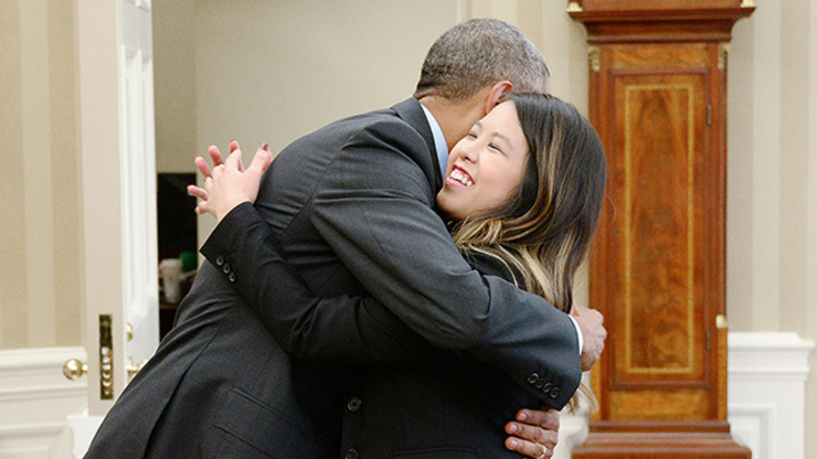 CURED. US President Barack Obama hugs Dallas nurse Nina Pham in the Oval Office of the White House in Washington, DC, USA, October 24, 2014. Nina Pham was released on October 24 from the hospital after being declared Ebola-free. She was the first nurse to be diagnosed with Ebola in the United States. Photo by Olivier Douliery/POOL/EPA