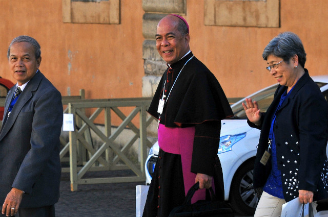 SENIOR BISHOP. Davao Archbishop Romulo Valles (center), vice president of the Catholic Bishops' Conference of the Philippines, in Vatican City for the Synod on the Family in October 2015. File photo by Roy Lagarde/Rappler   