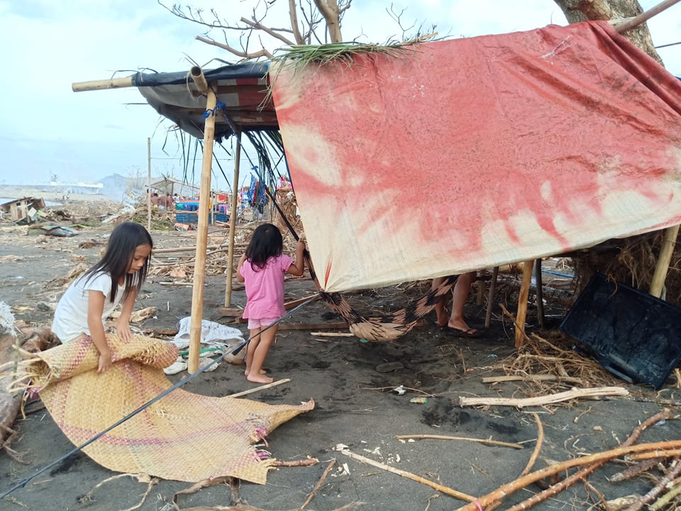 A temporary shelter in Barangay Sogod, Tiwi, Albay after Typhoon Rolly struck Bicol region and other parts of the Philippines. Photo by Rhaydz Barcia/Rappler 