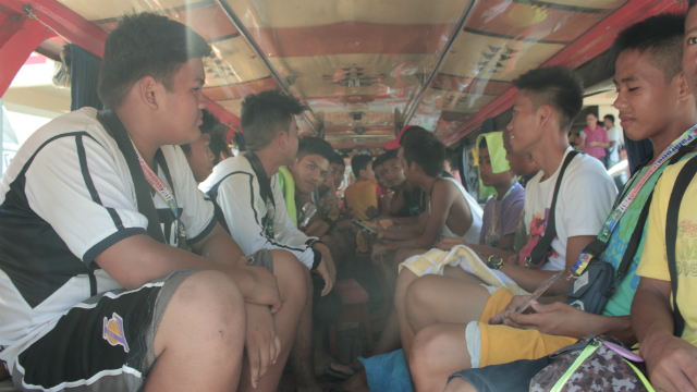 LAST MINUTE PREPS. Athletes from various regions head home after training in the Binirayan Sports Complex. Photo by Jieven Santisteban/ Rappler 