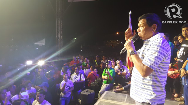 DUTERTE IN ILOILO. Fresh from the rape remark controversy, Duterte regales a crowd in Iloilo City on April 19, 2016. Photo by Pia Ranada/Rappler 
