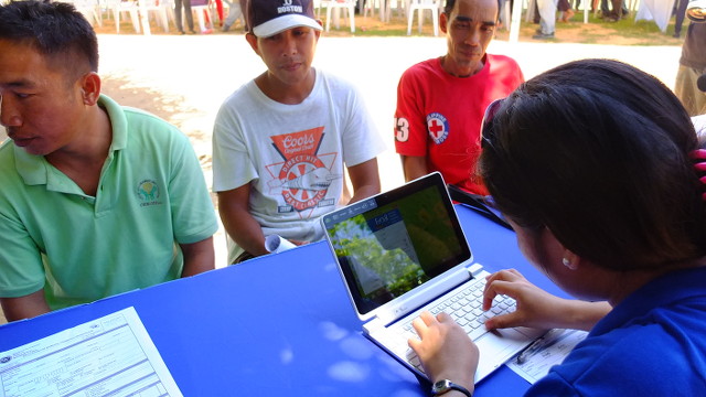 CONNECTIVITY. A local government employee registers Bohol municipal fisherfolk into a government database using a tablet connected to the Internet through TV White Space. All photos by Pia Ranada/Rappler
