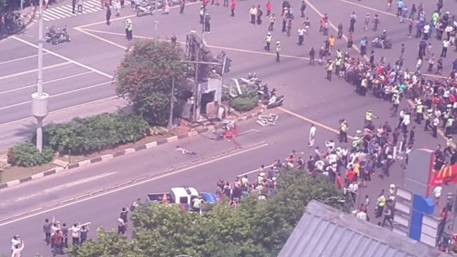 Kondisi terbaru pasca ledakan di jalan MH Thamrin, Jakarta Pusat. Foto dari Twitter/@dapurivan 