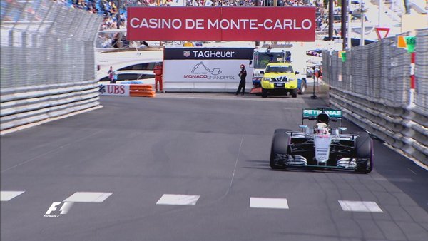 Lewis Hamilton menjadi yang terdepan pada FP1 GP Monaco, 26 Mei 2016. Foto dari Twitter/@F1 