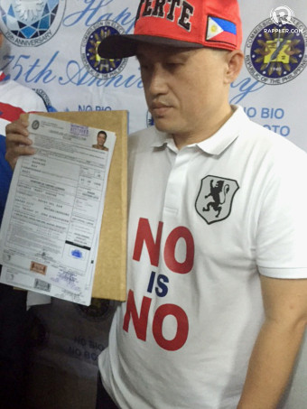 'NO IS NO.' Bong Go creeps into national consciousness when he files Duterte's COC for mayor to correct rumors Duterte wanted to run for president in October 2015. Photo by Editha Z. Caduaya/Rappler  